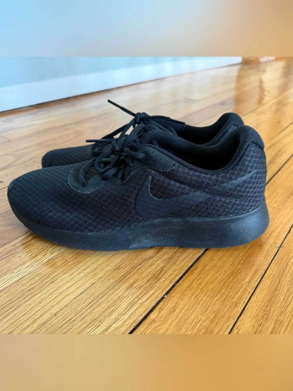 Women’s Nike Black Mesh sneakers